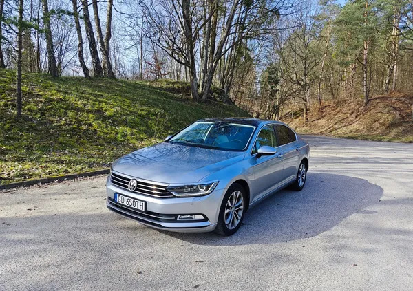 samochody osobowe Volkswagen Passat cena 80000 przebieg: 125000, rok produkcji 2018 z Golczewo